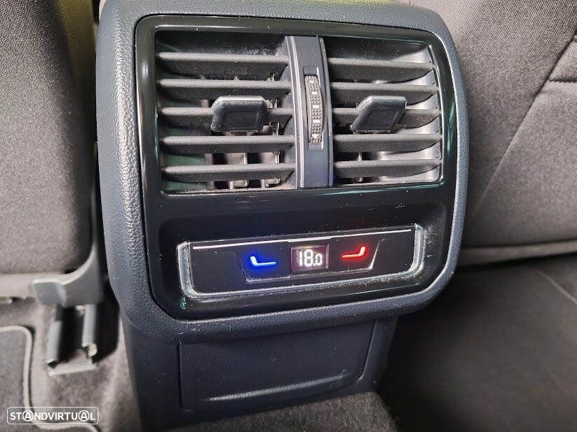 VW Passat Variant 2.0 TDi Business DSG - 12