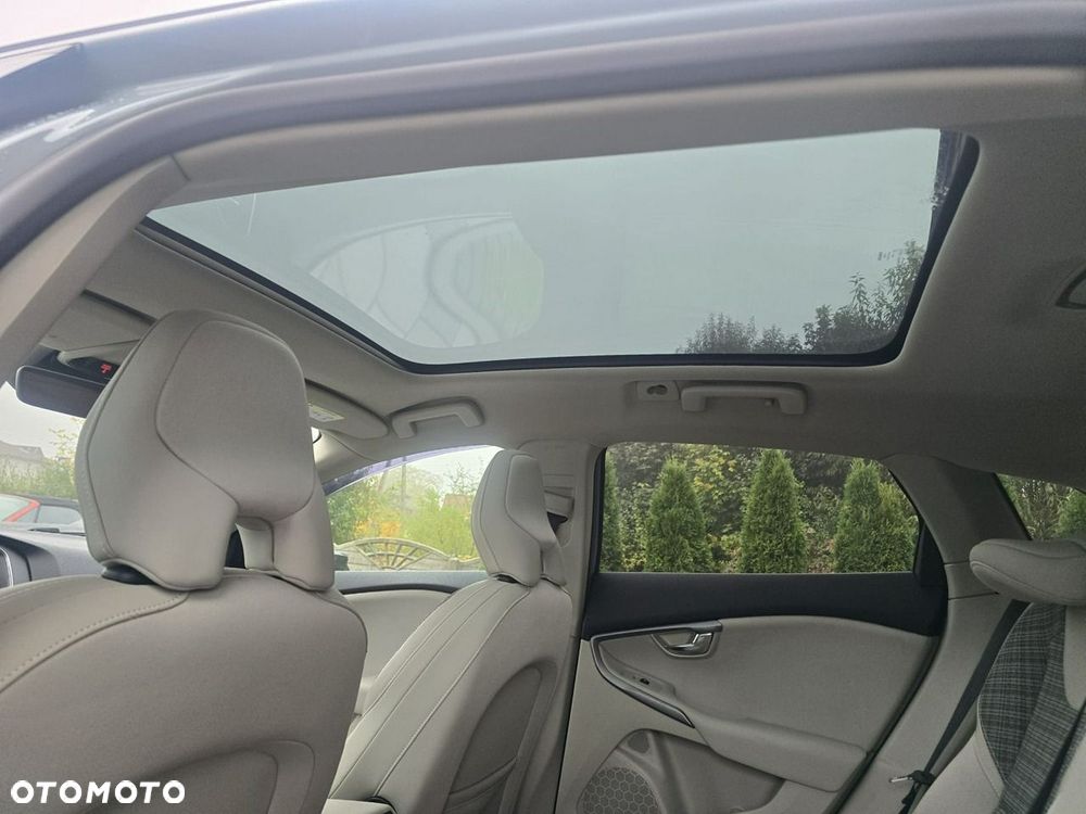 Volvo V40 Cross Country - 17