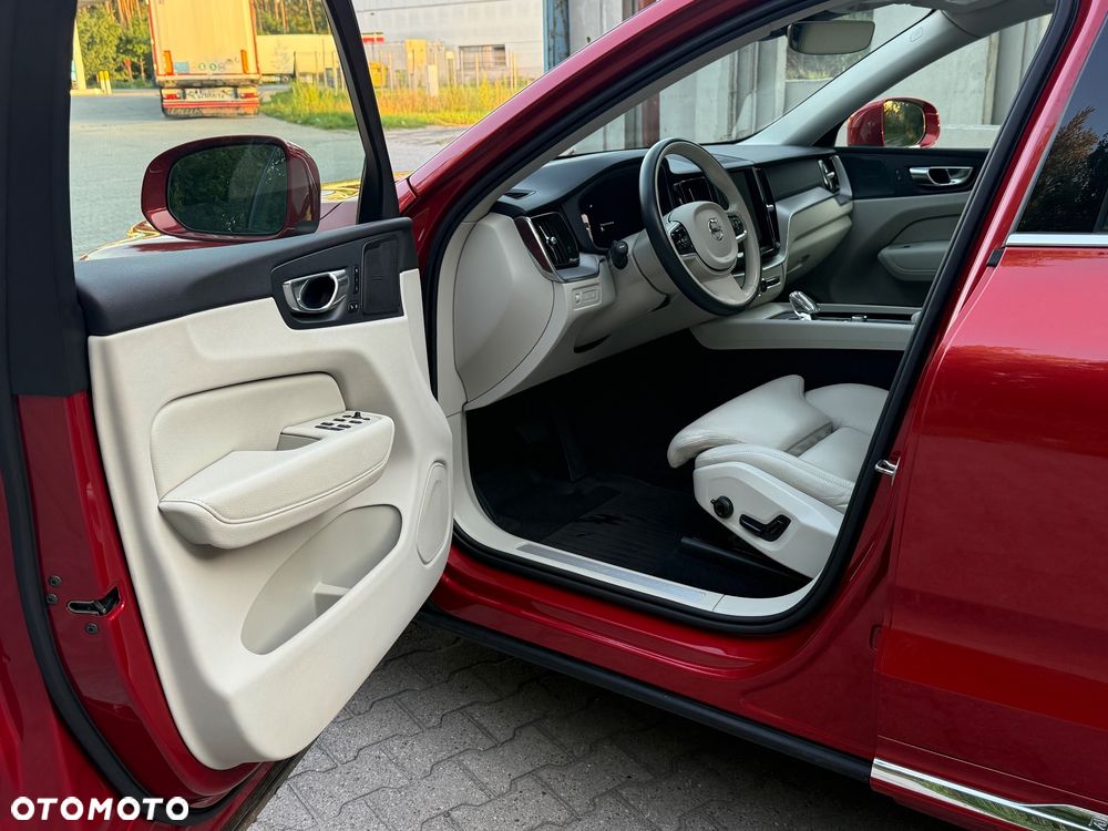Volvo XC 60 T6 Plug-In Hybrid AWD Inscription - 9