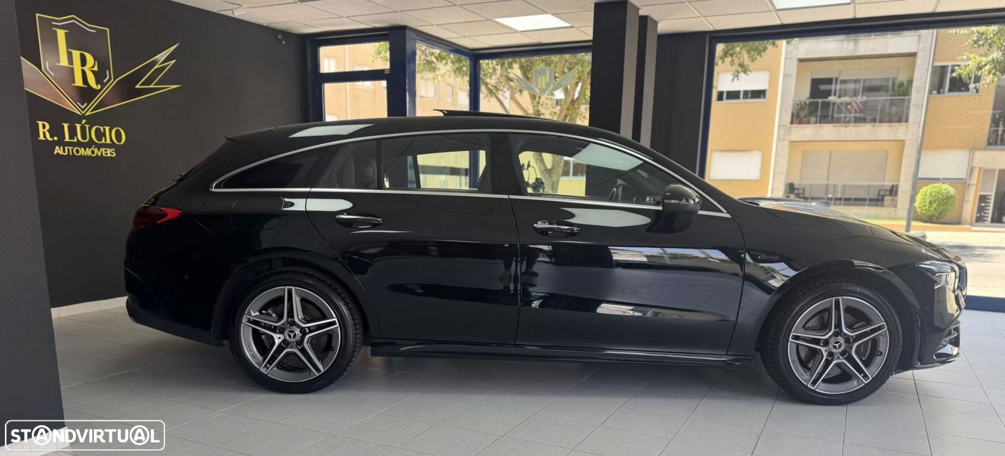 Mercedes-Benz CLA 250 e Shooting Brake AMG Line - 10