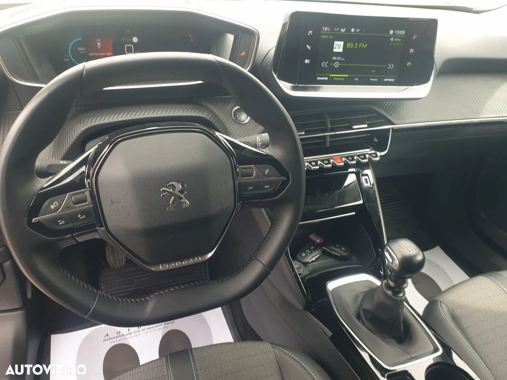 Peugeot 2008 1.2 L PureTech STT Allure - 18