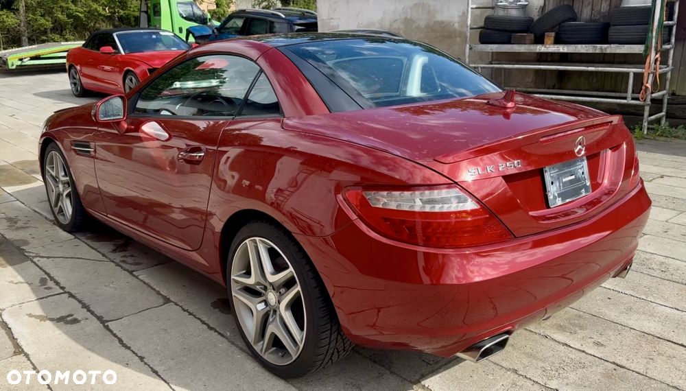 Mercedes-Benz SLK 250 CGI - 10