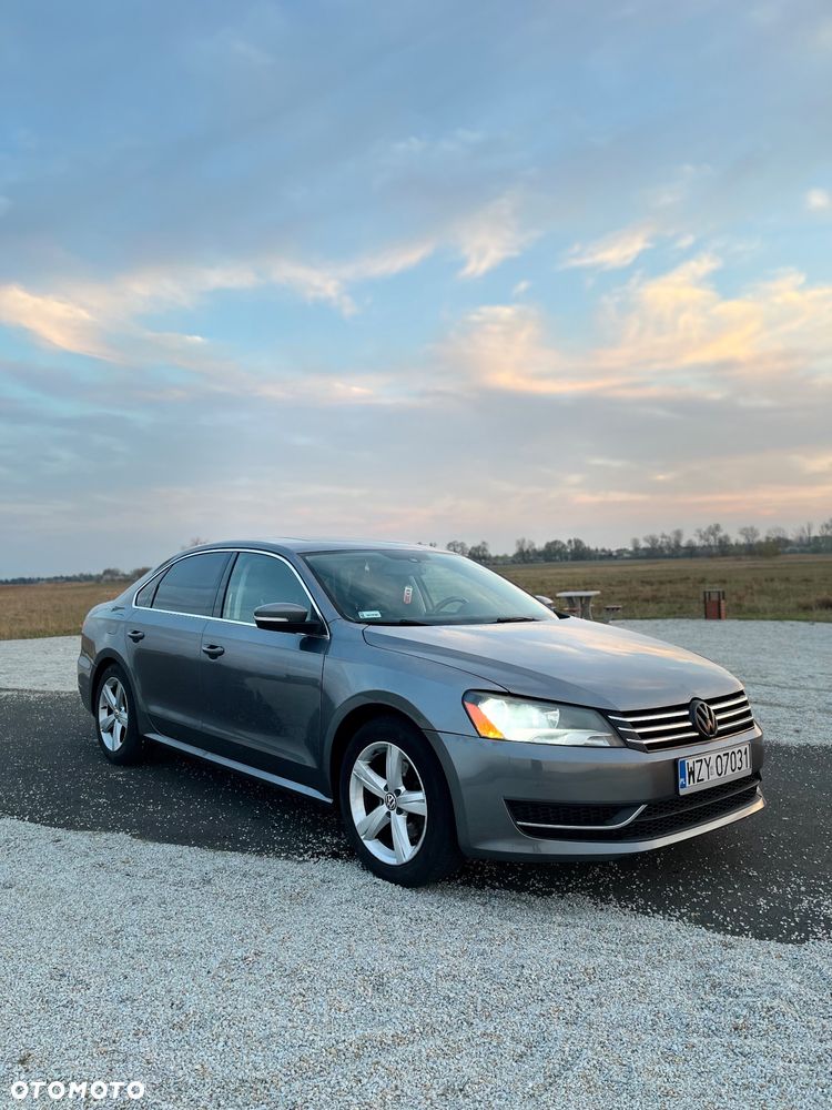 Volkswagen Passat - 1