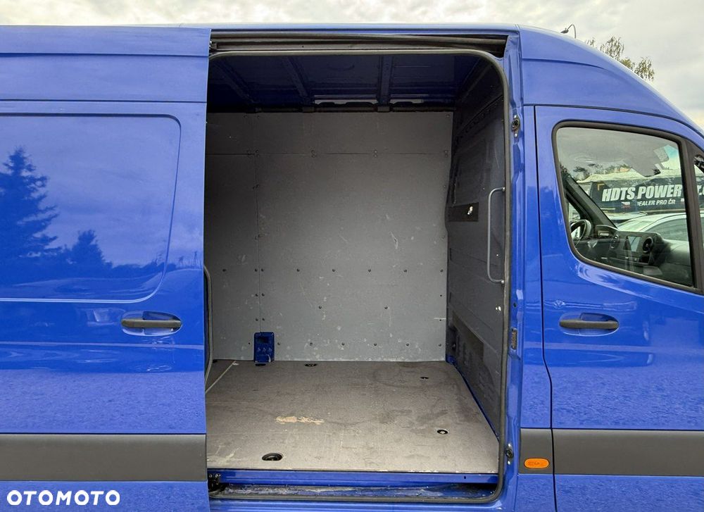 Mercedes-Benz Sprinter - 12
