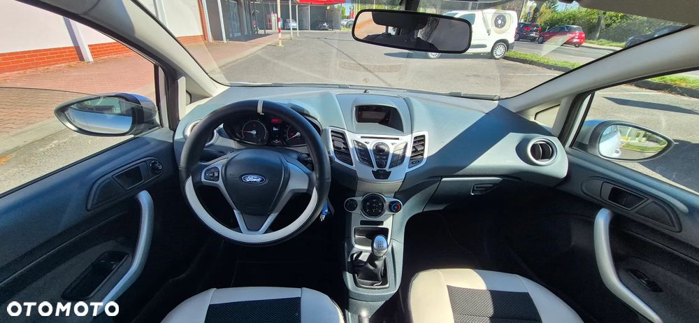 Ford Fiesta 1.25 Silver X (Ambiente) - 11