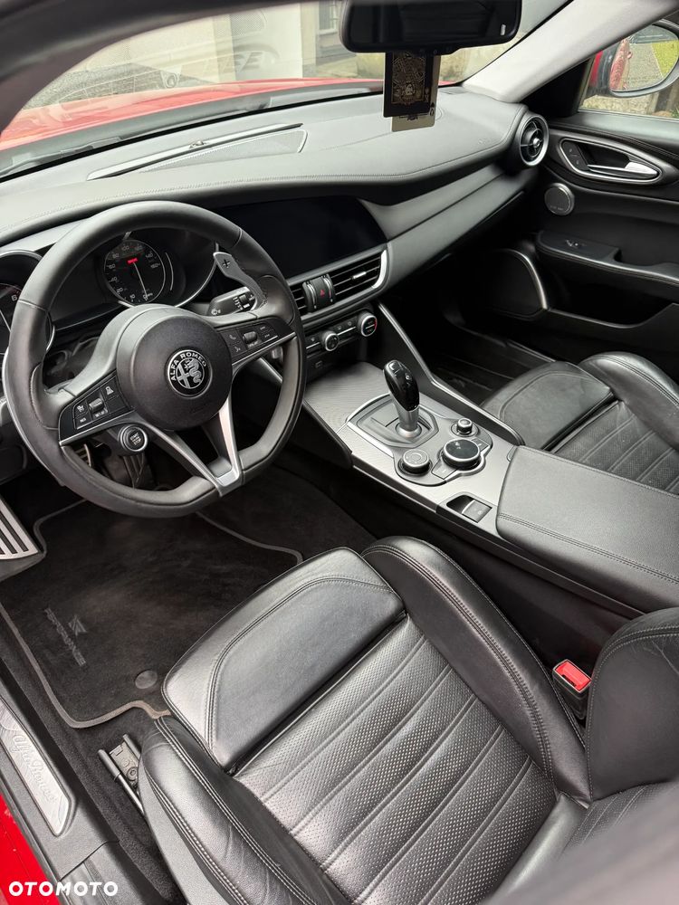 Alfa Romeo Giulia 2.0 Turbo 16V AT8-Q4 Ti - 17