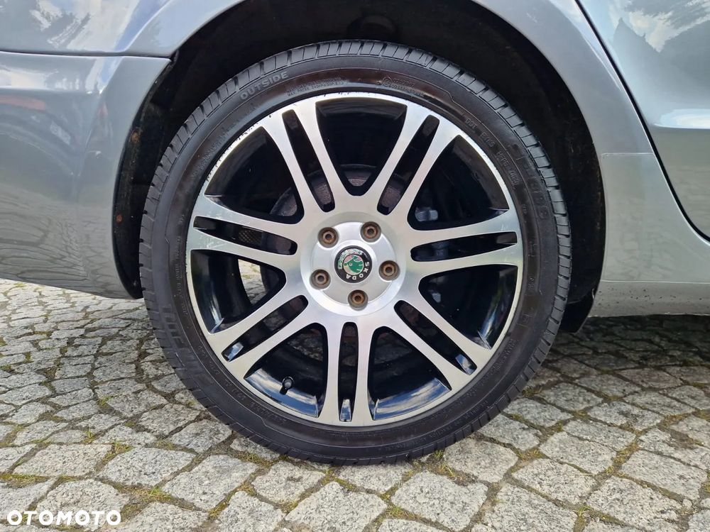 Skoda Superb 1.6 TDI Active Greenline - 11