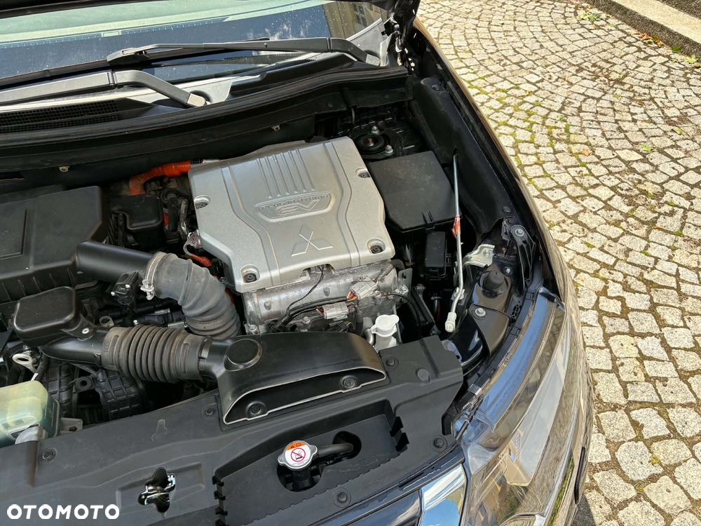 Mitsubishi Outlander - 24
