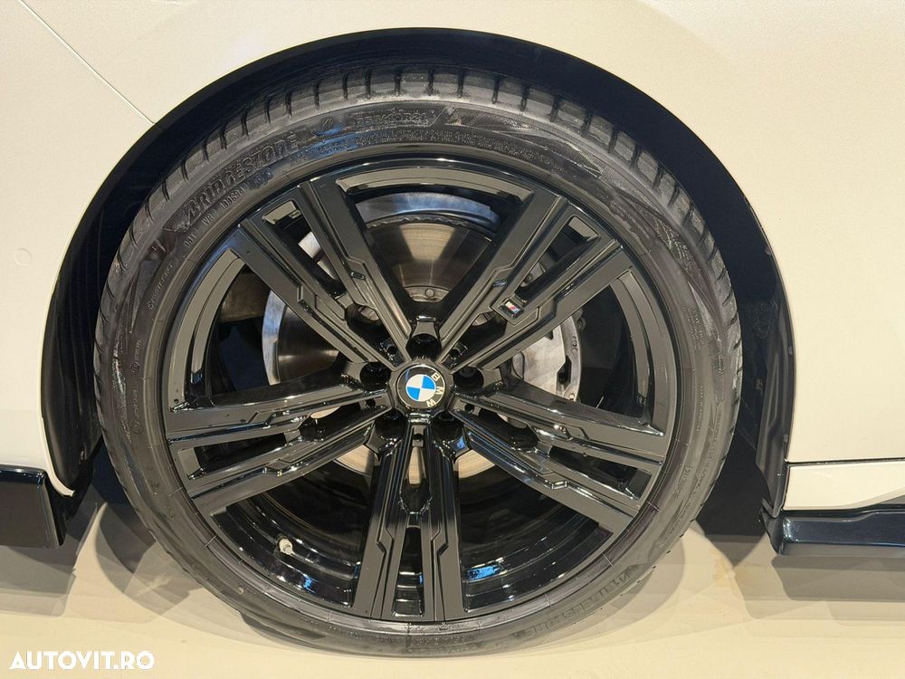 BMW Seria 7 740d xDrive MHEV - 32