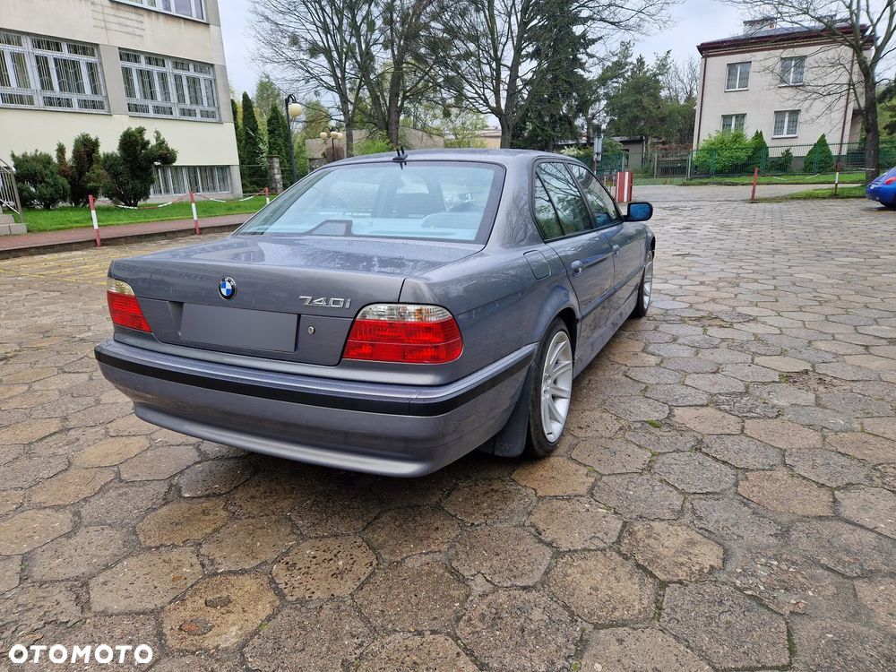 BMW Seria 7 740i - 11