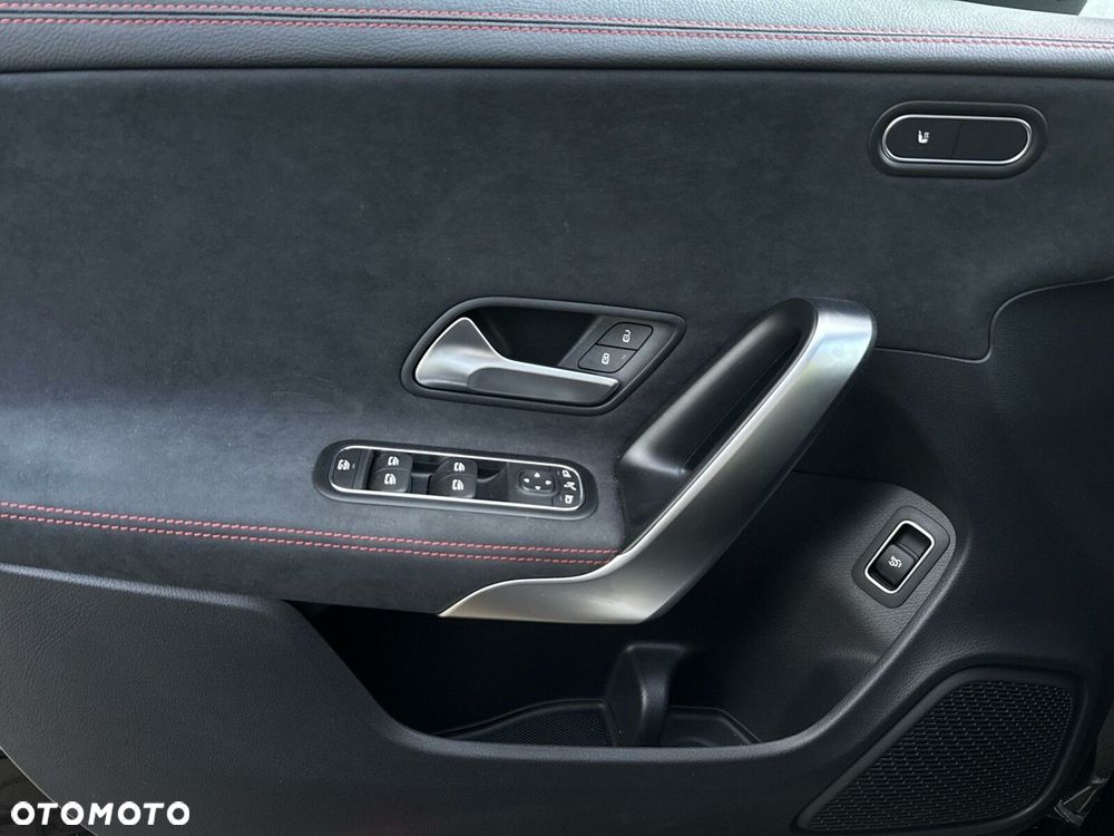 Mercedes-Benz CLA - 21