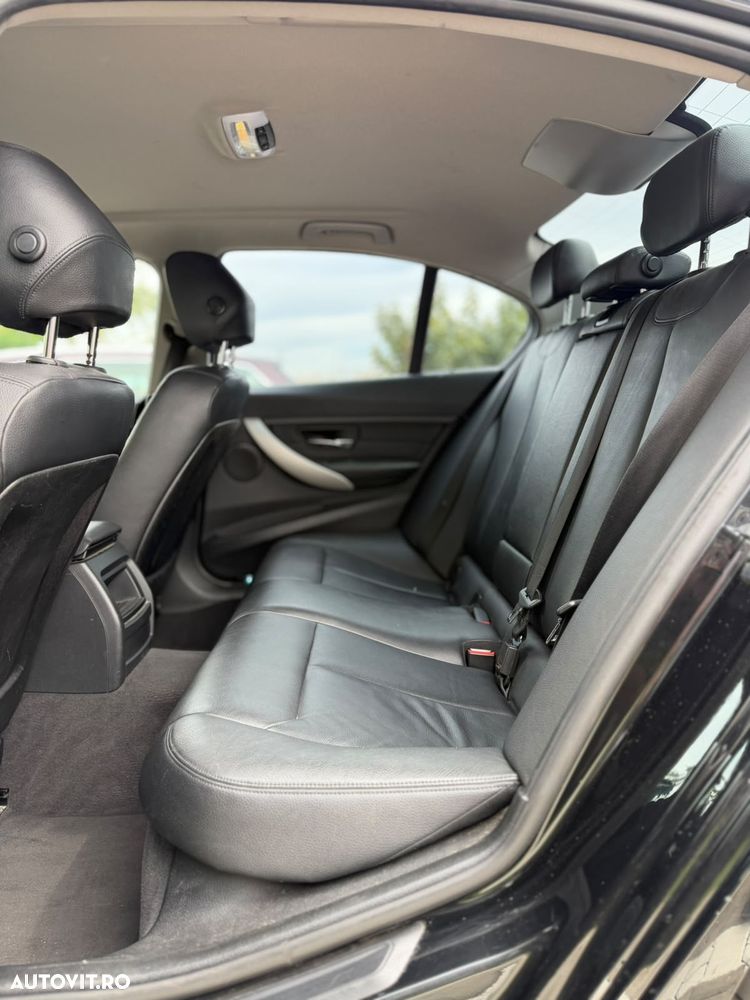 BMW Seria 3 320i Aut. Sport Line - 8