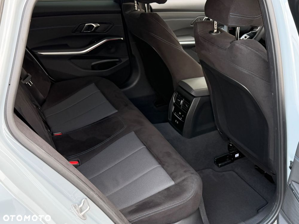BMW Seria 3 330i xDrive M Sport sport - 17