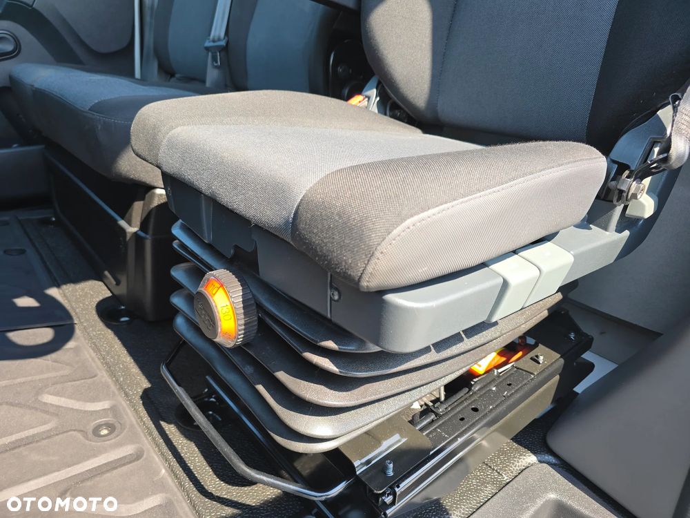 Renault MASTER KONTENER 8 PALET Dłu-4,31cm  Sze-2,11cm  Wys-2,26cm WZMOCNIONE TYLNE ZAWIESZENIE SILNIK 2.3 164KM 144 Tyś Km SERWIS DO OSTATNIEGO Km SALON POLSKA BOGATA OPCJA WYPOSAŻENIA LEDY HALOGENY TEMPOMAT FOTEL KIEROWCY PNEŁMATYCZNY KLIMATYZACJA NOWE OPONY MICHELIN - 35