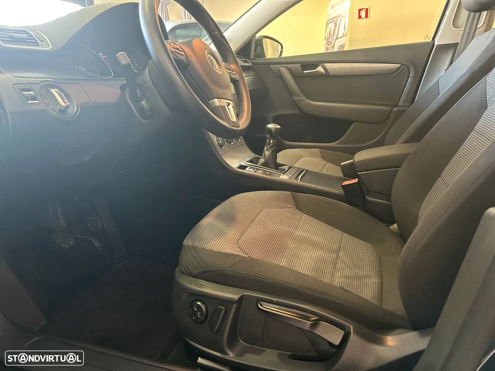 VW Passat 2.0 TDI BlueMotion Trendline - 25