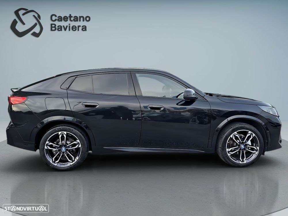 BMW iX2 eDrive20 Pack Desportivo M - 9