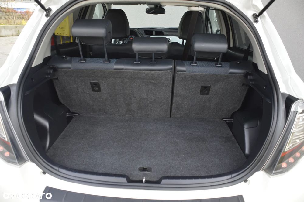 Toyota Yaris - 30