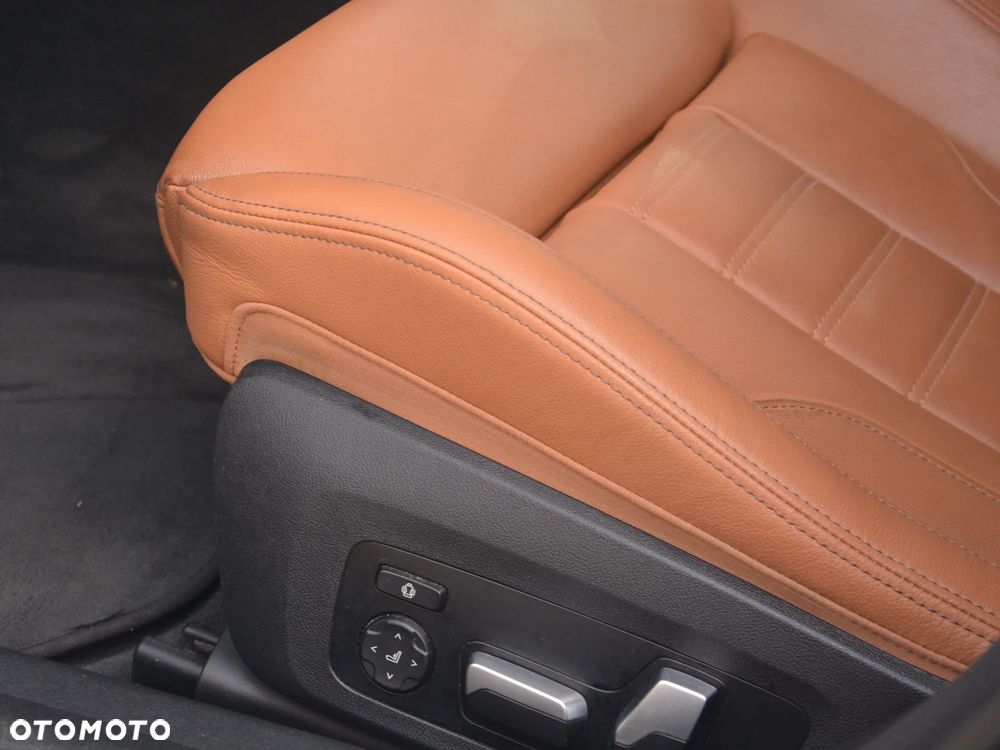BMW Seria 3 330i xDrive M Sport sport - 14