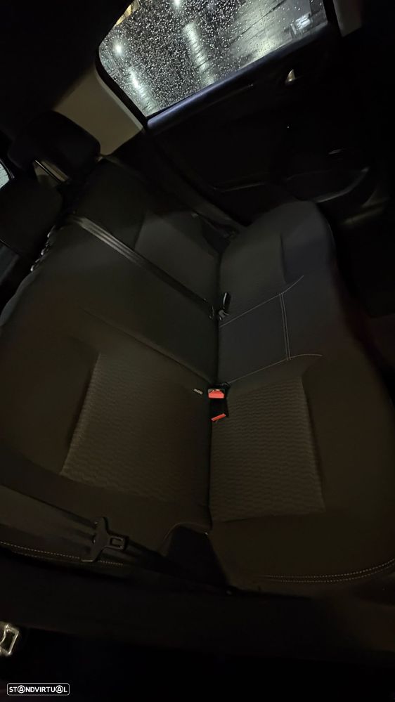 Peugeot 208 - 6