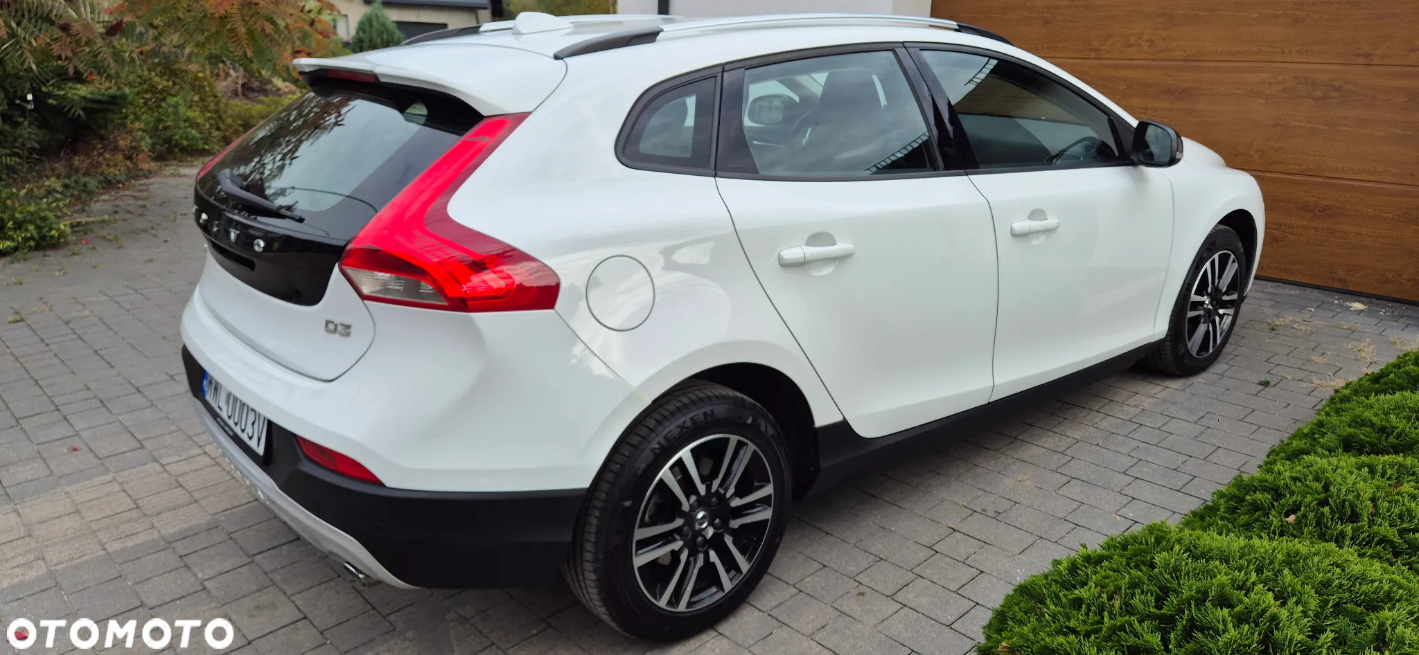 Volvo V40 Cross Country - 4