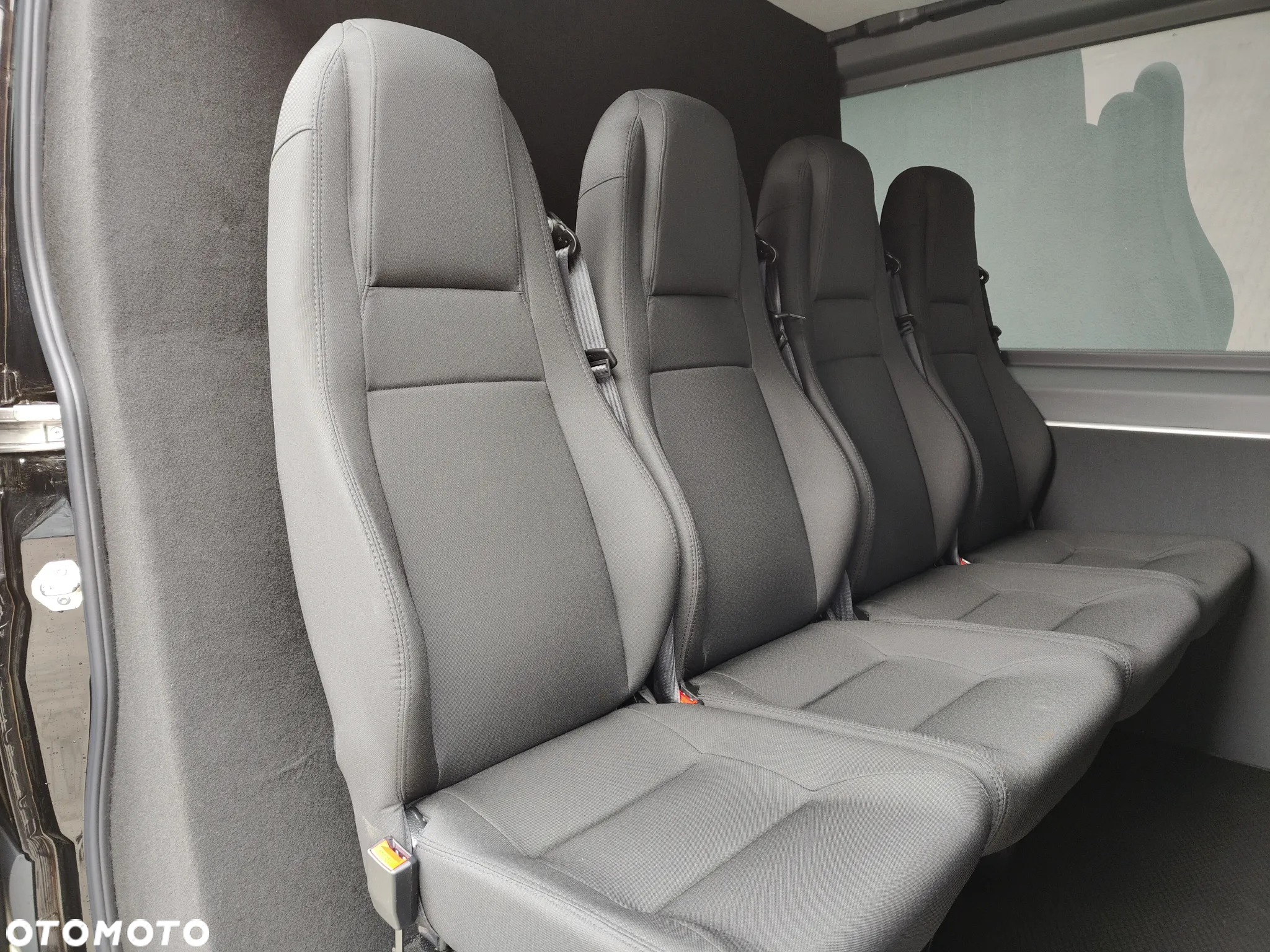 Mercedes-Benz Sprinter - 14
