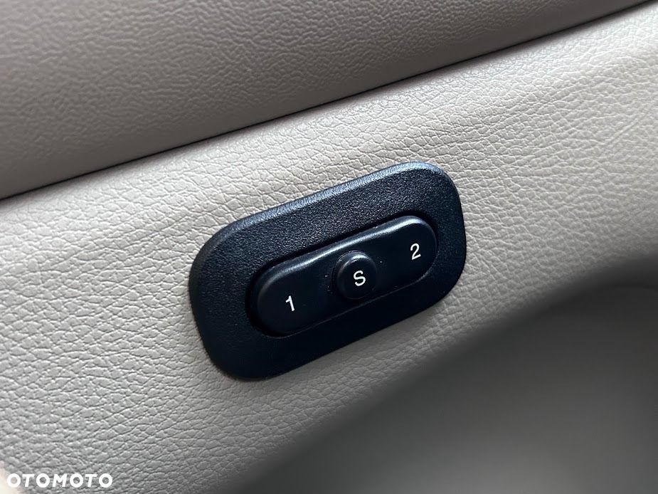 Jeep Grand Cherokee - 26