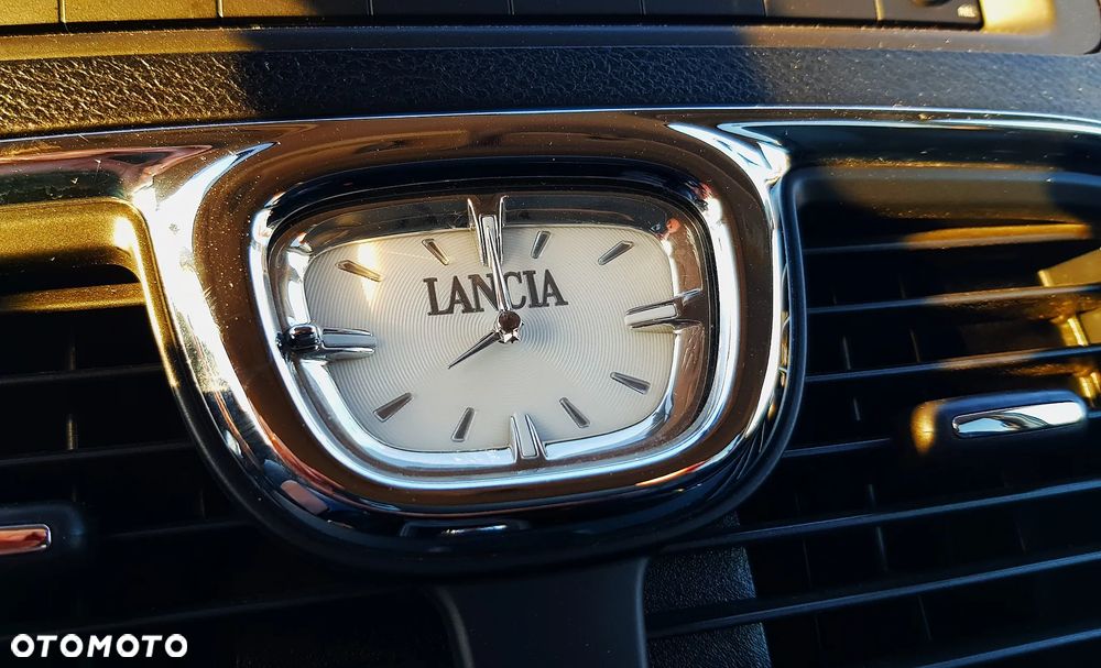 Lancia Voyager 2.8CRD Gold - 26
