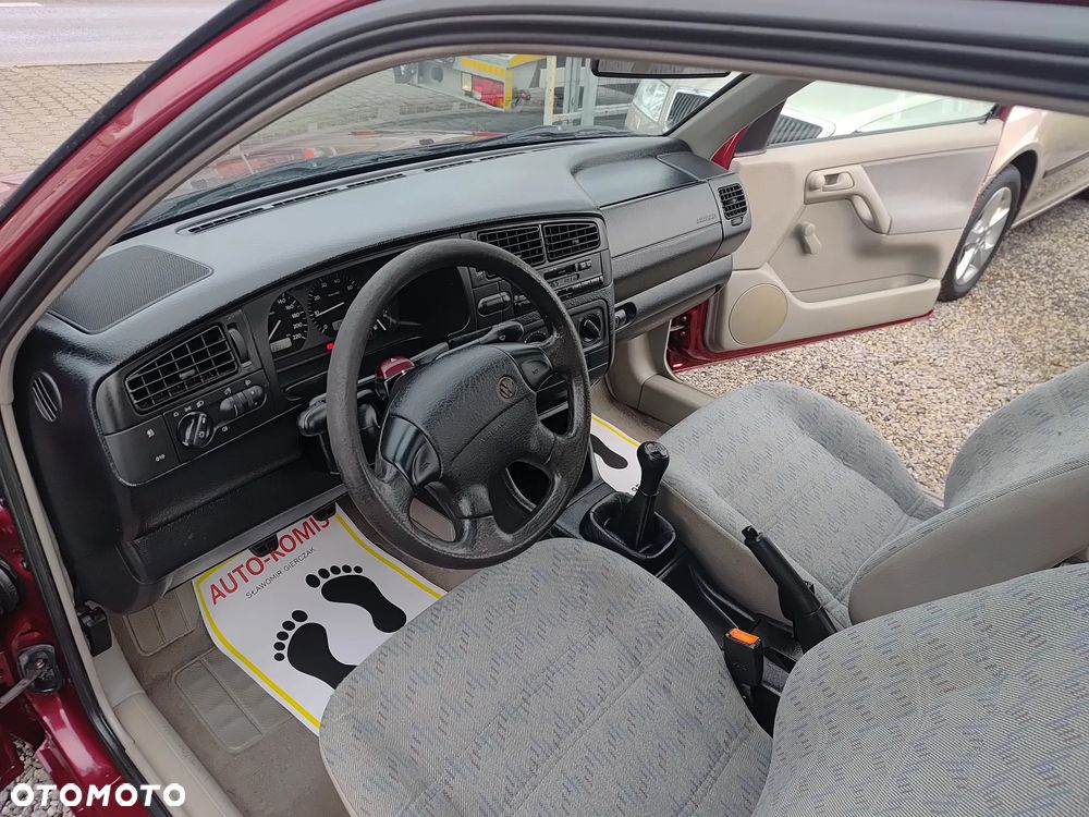 Volkswagen Golf 1.8 - 15
