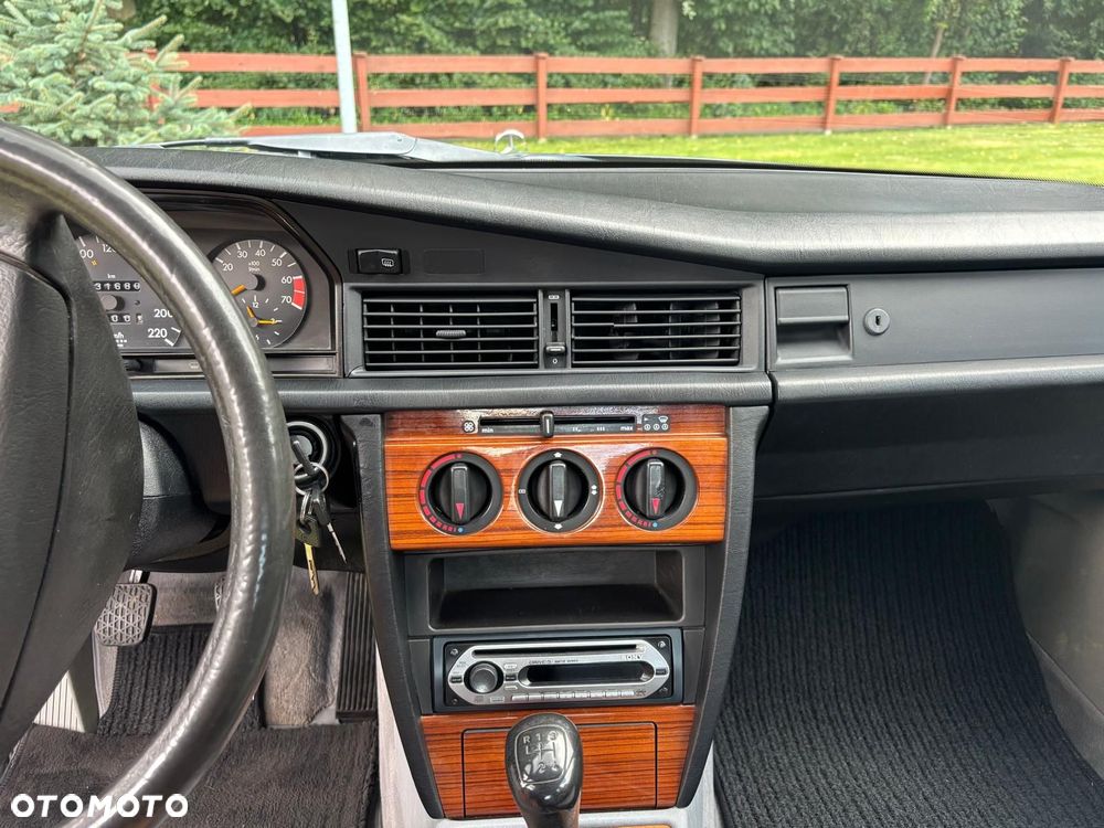 Mercedes-Benz W201 (190) - 2