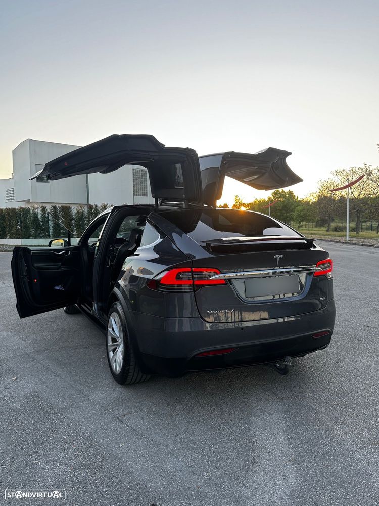 Tesla Model X 90D - 7