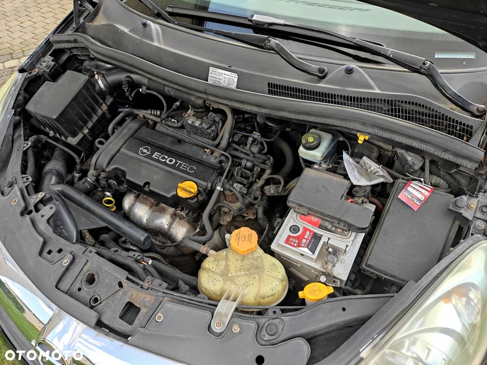Opel Corsa 1.2 16V - 9