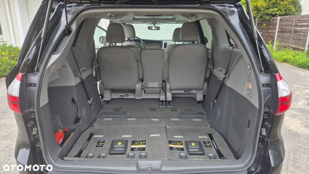 Toyota Sienna - 25