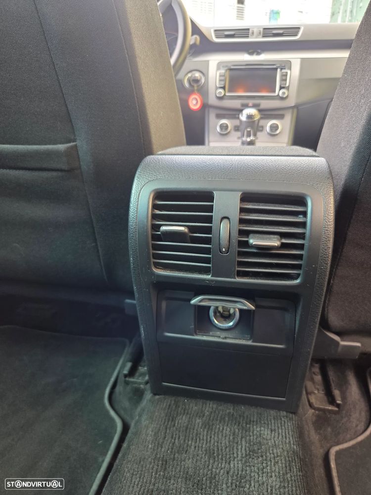 VW Passat 1.6 TDI Confortline - 17