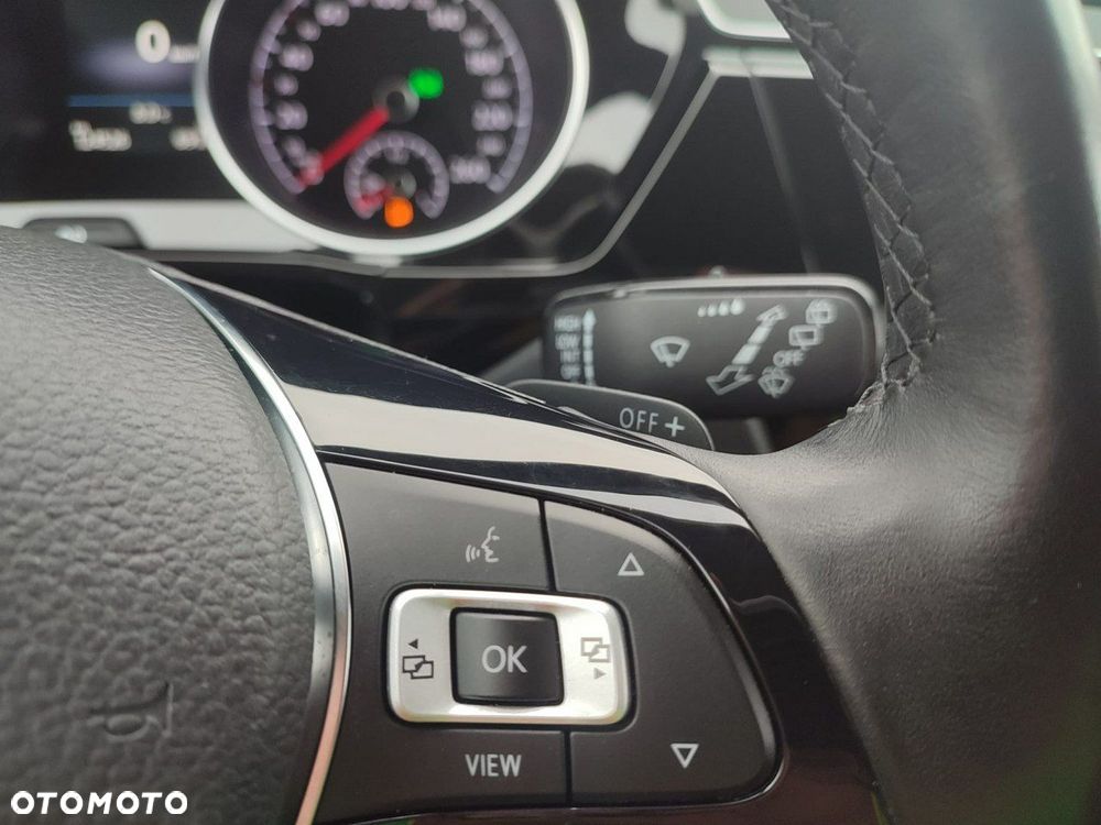 Volkswagen Touran - 13