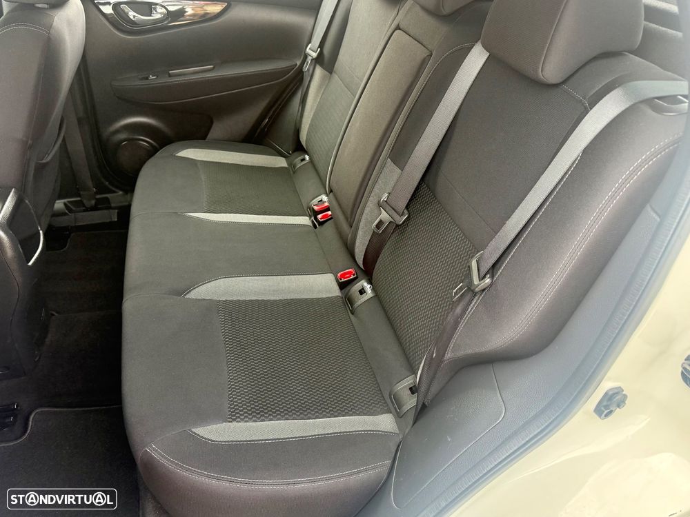 Nissan Qashqai 1.5 dCi N-Connecta J18+Led - 7