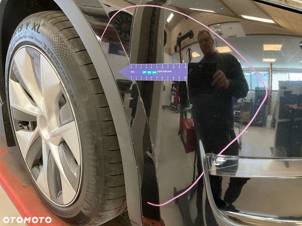 Tesla Model Y Long Range AWD - 12