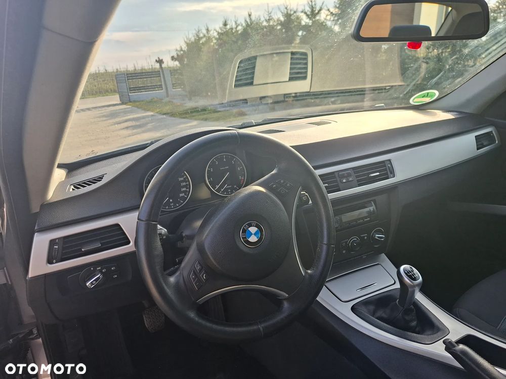 BMW Seria 3 320i - 10