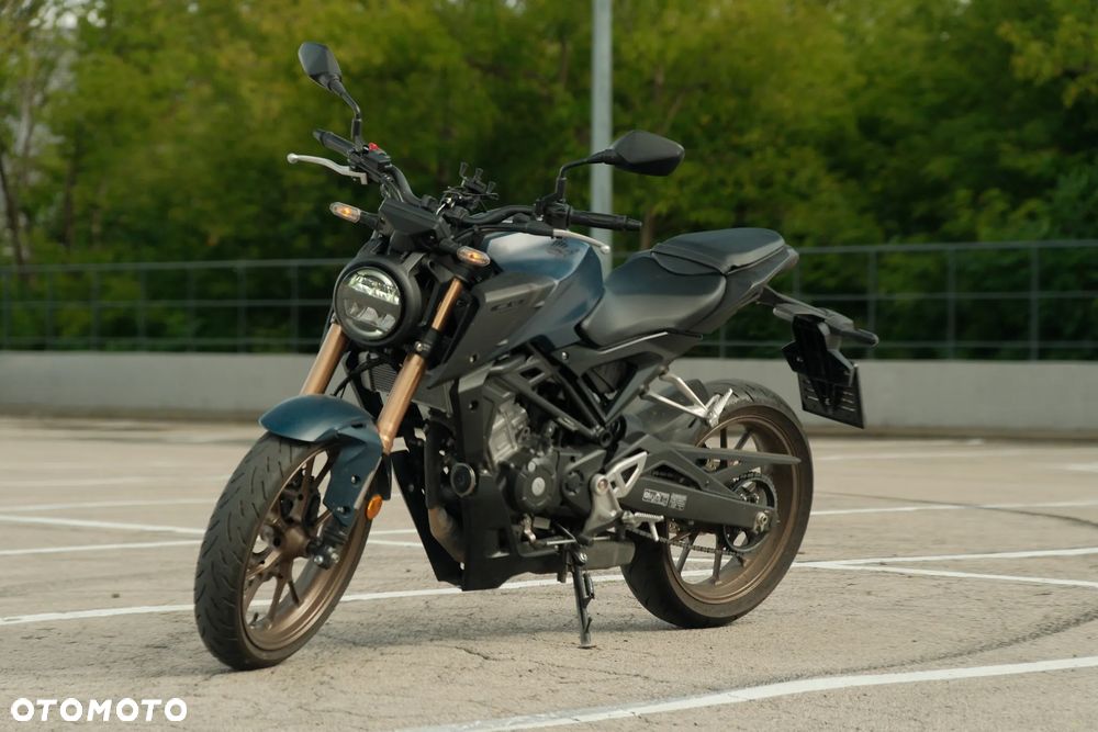Honda CB - 1