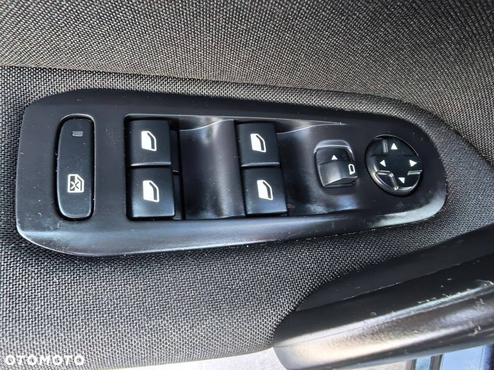 Peugeot 308 1.6 BlueHDi Allure S&S - 18