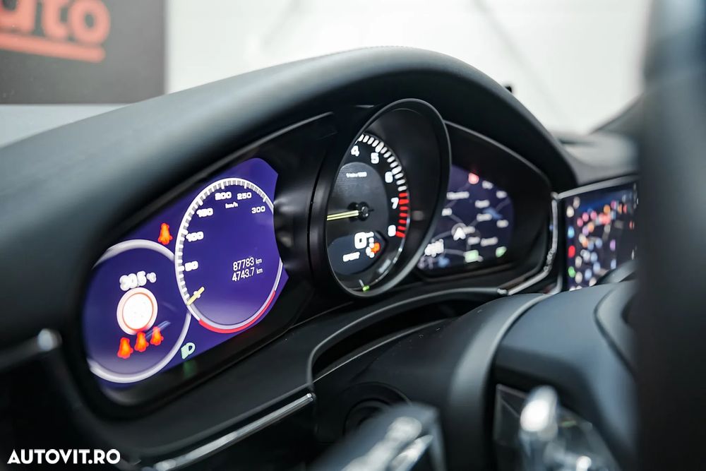 Porsche Panamera 4 E-Hybrid Platinum Edition - 33