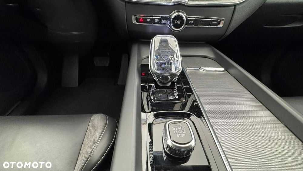 Volvo XC 60 B5 B AWD Ultimate Dark - 37