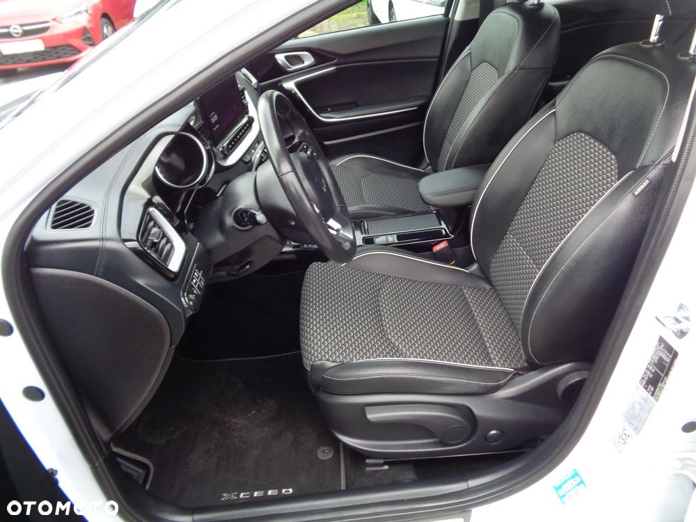 Kia XCeed 1.5 T-GDI Business Line DCT - 14