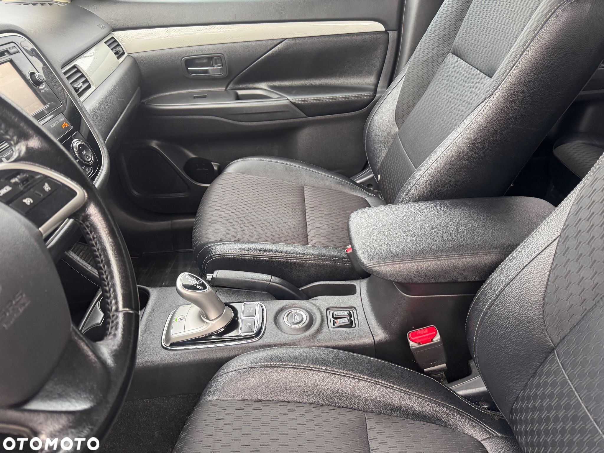 Mitsubishi Outlander 2.0 4WD Plug-In Hybrid - 20