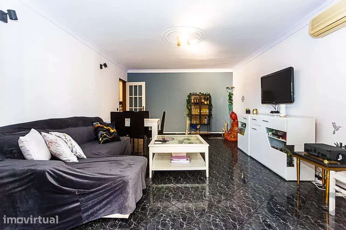 Apartamento T2 em Olhão com varanda e terraço coberto | Excelente loca - Grande imagem: 3/28