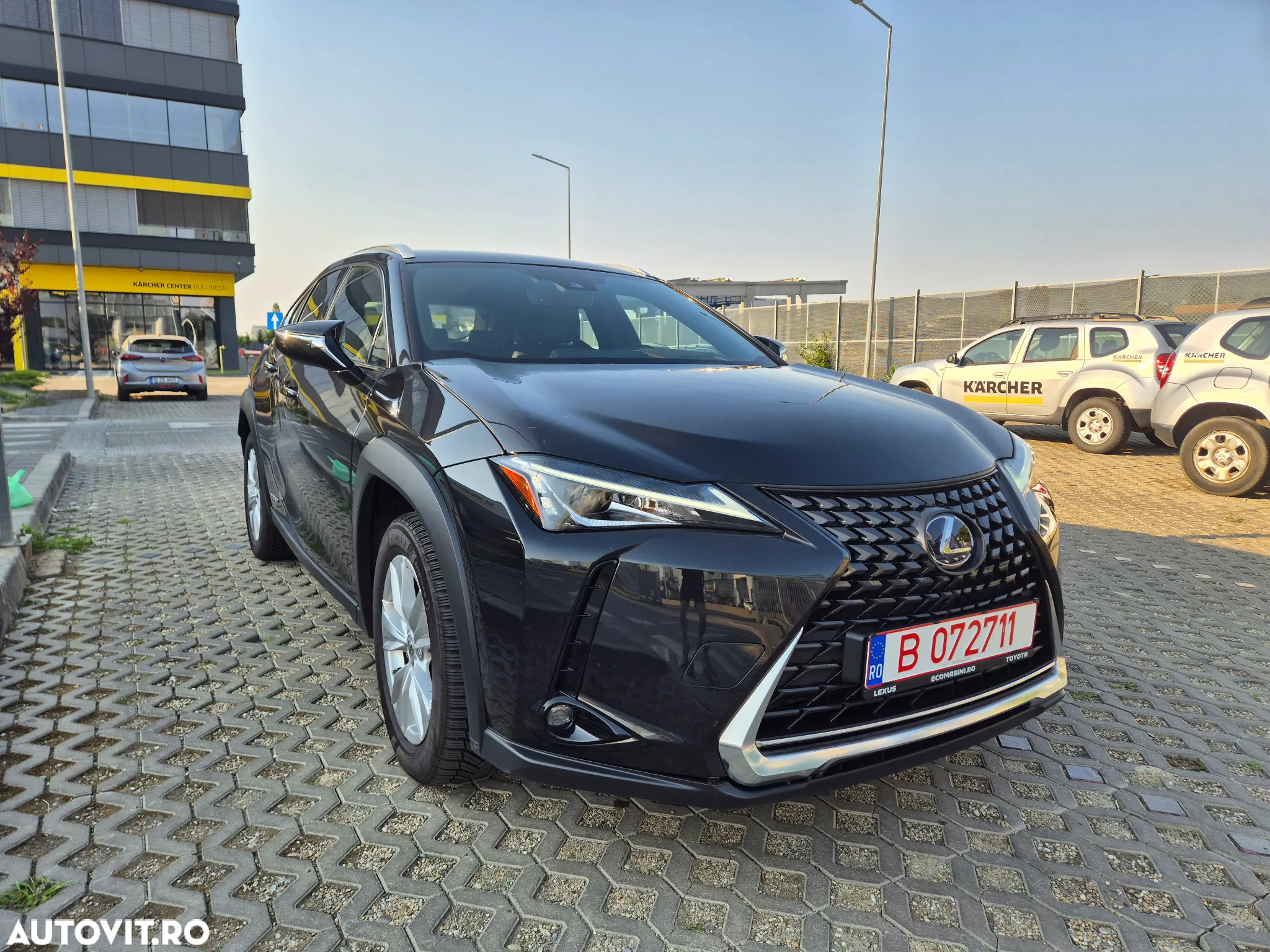 Lexus UX 250h Business Edition - 2