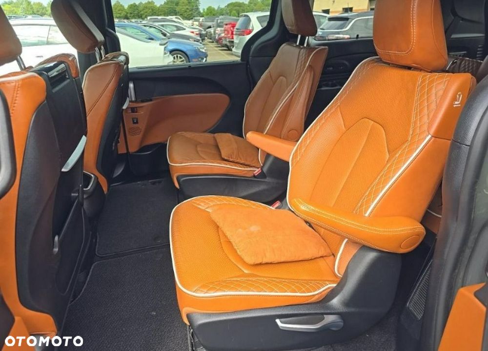 Chrysler Pacifica - 11
