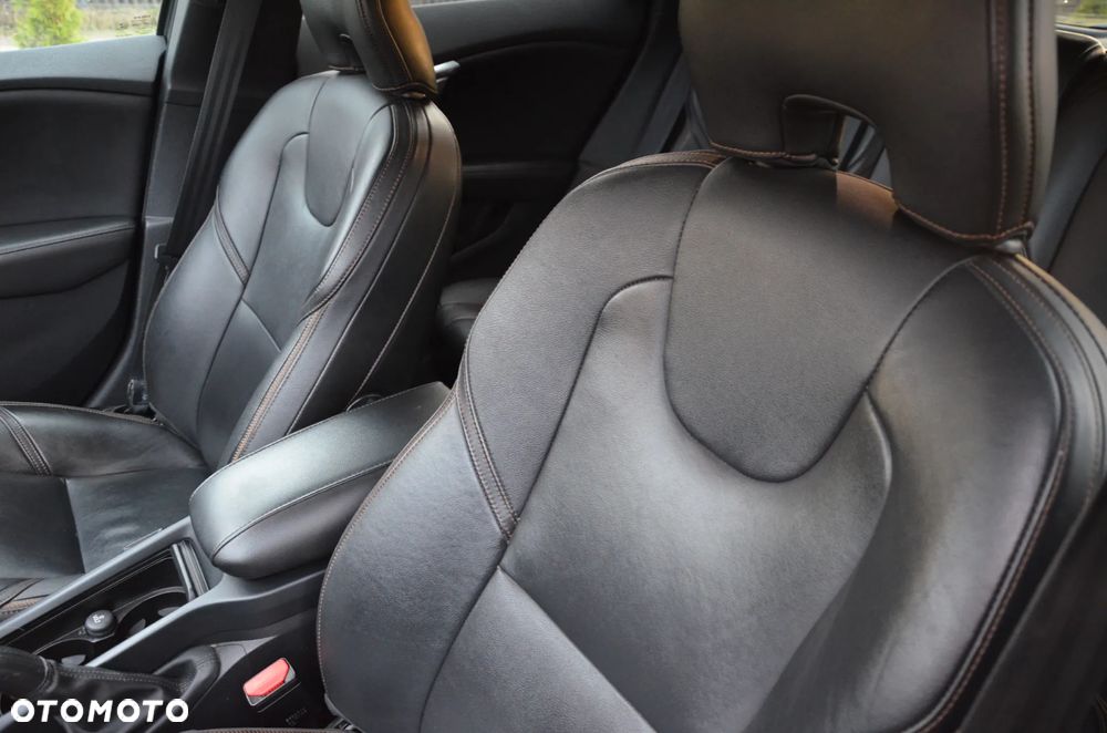 Volvo V40 Cross Country D2 Momentum - 31