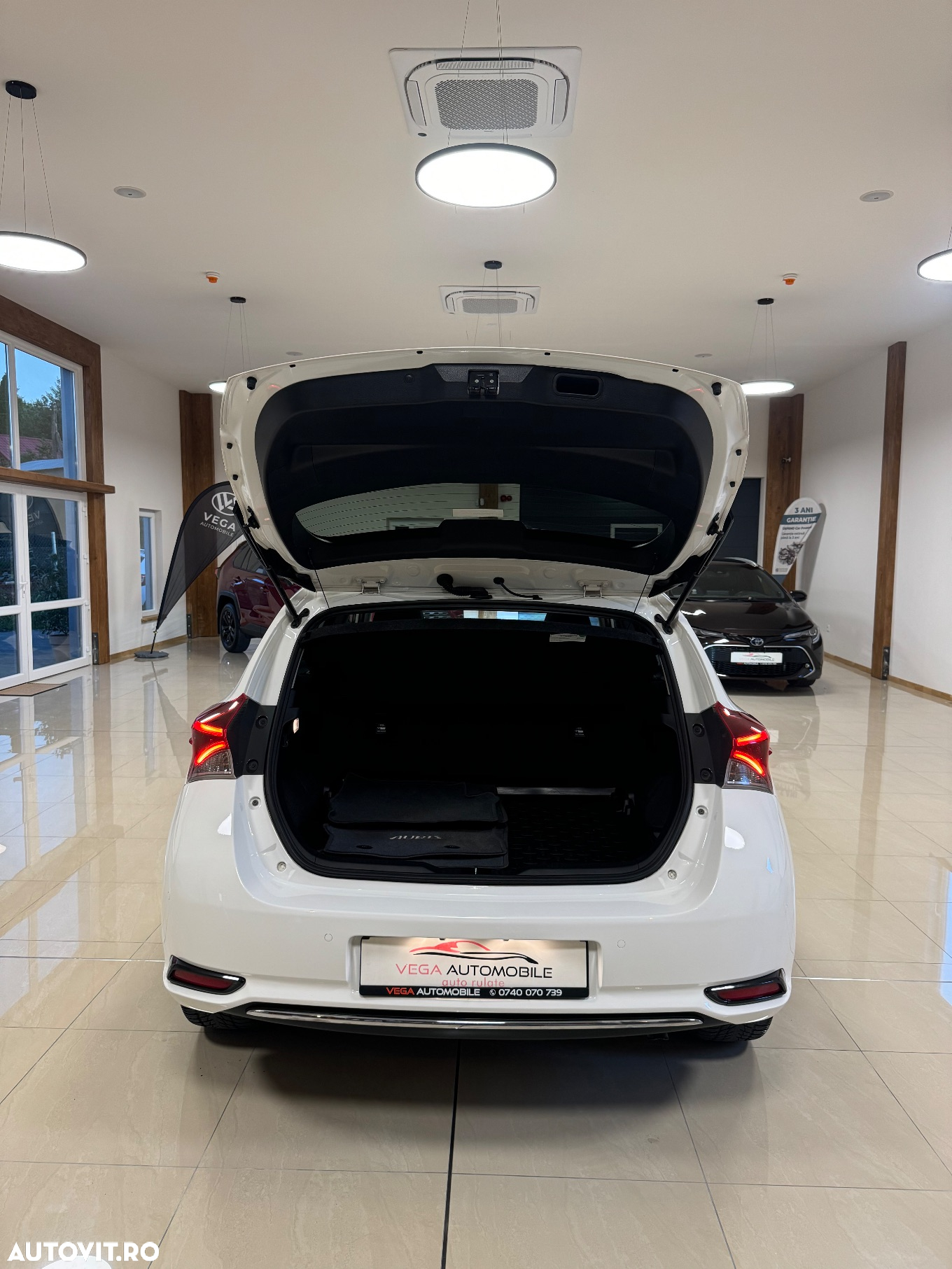 Toyota Auris 1.8 L VVT-i Hybrid Luna - 34