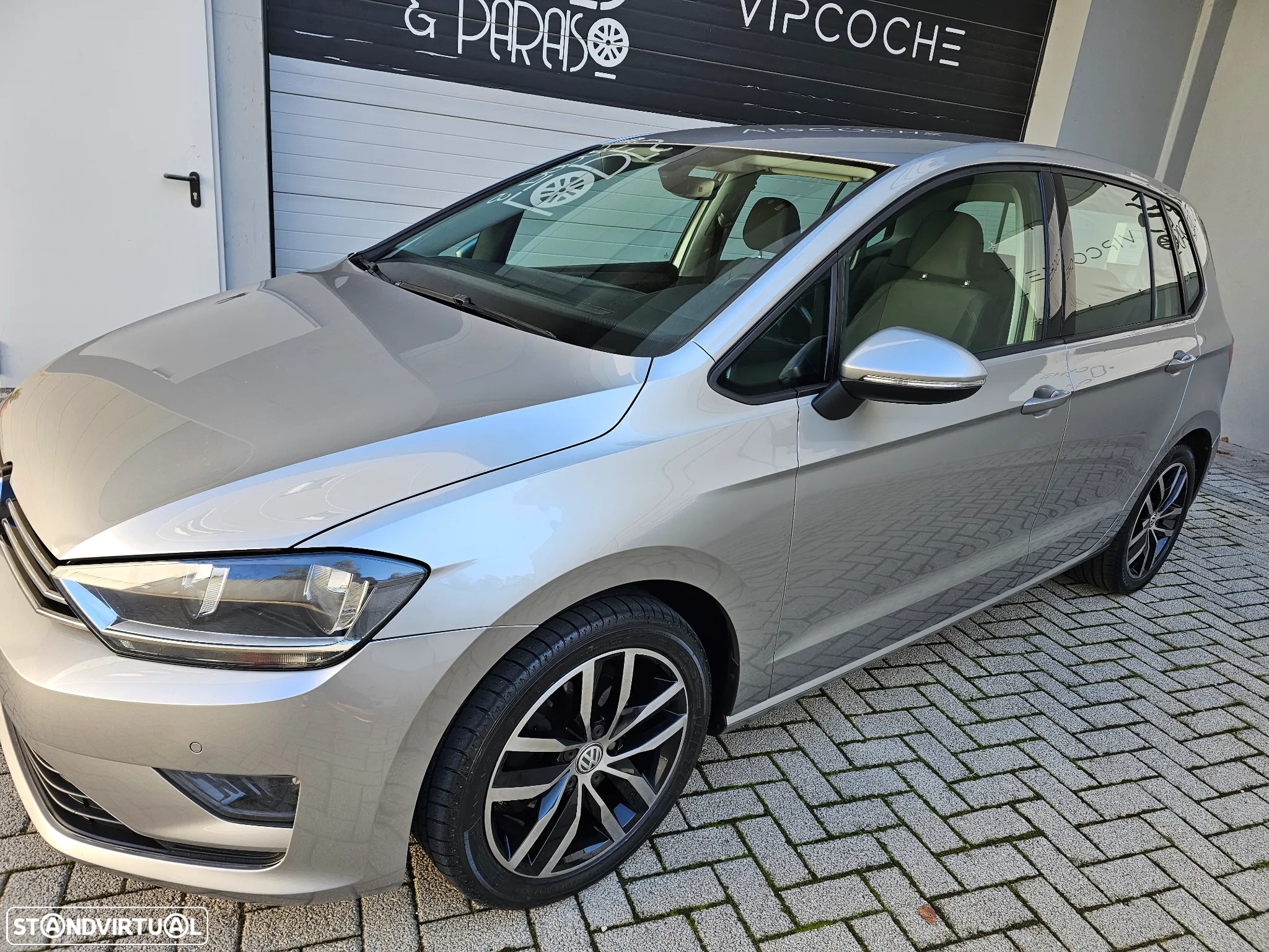 VW Golf 1.6 TDI Highline - 16
