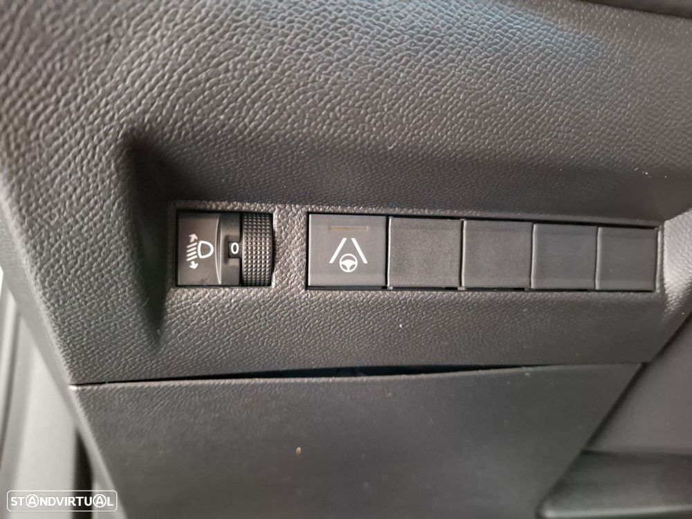 Peugeot e-2008 54 kWh Allure - 21